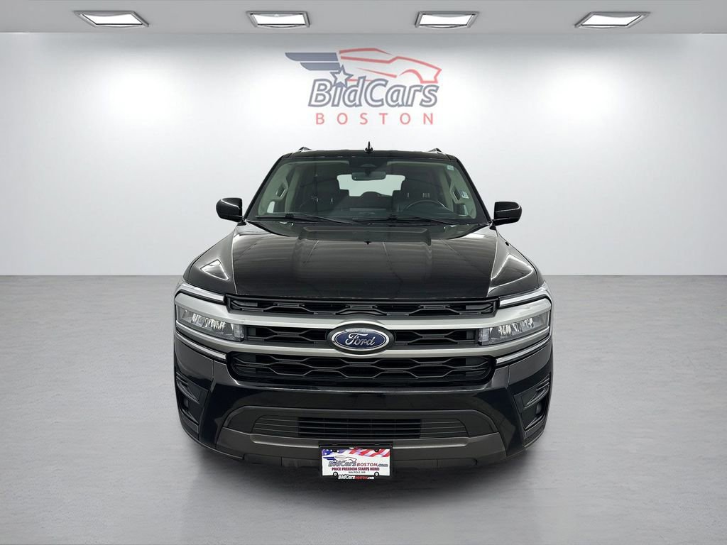 Used 2024 Ford Expedition Max XLT image 3