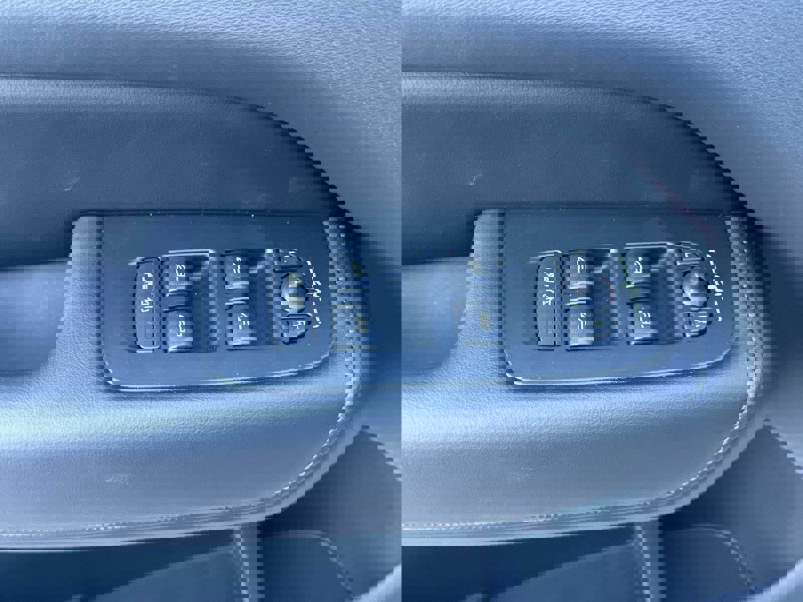 Used 2025 Volvo XC60 B5 Plus image 17