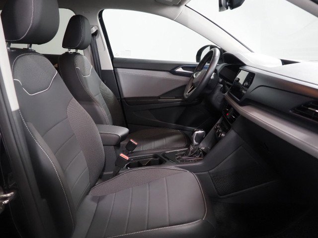 Used 2024 Volkswagen Taos SE image 14