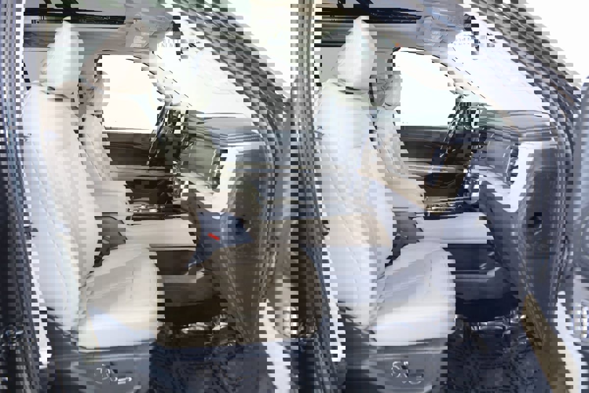 Used 2022 Ford Expedition Max Limited image 13