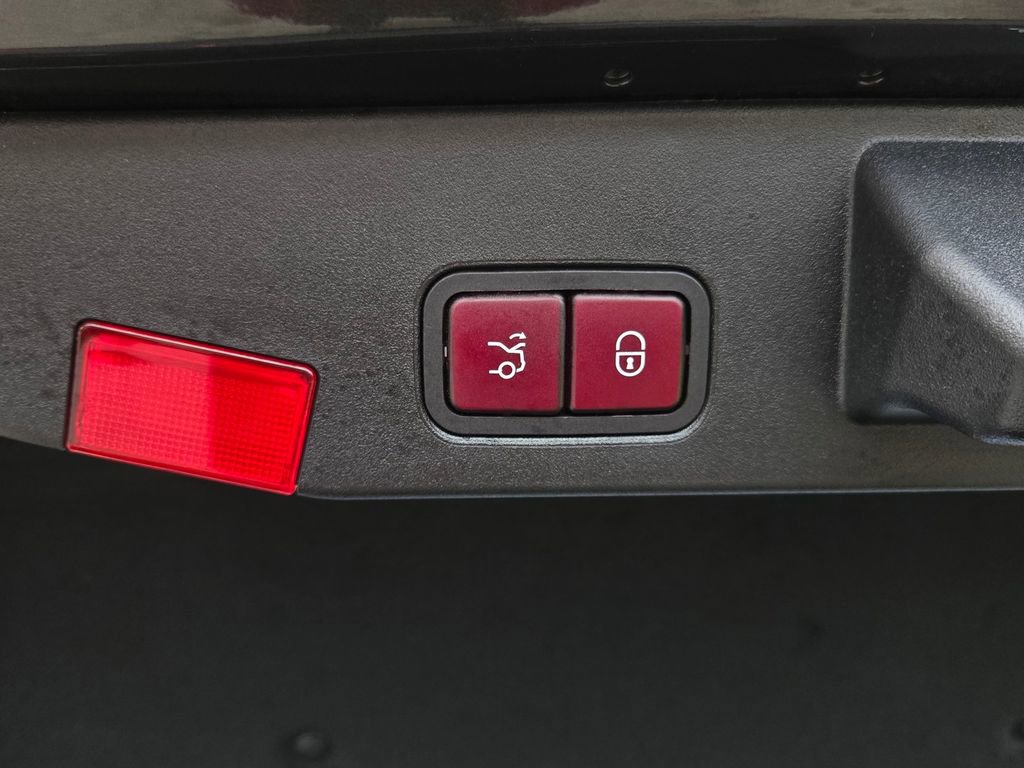 Used 2019 Mercedes-Benz SL 550 image 41