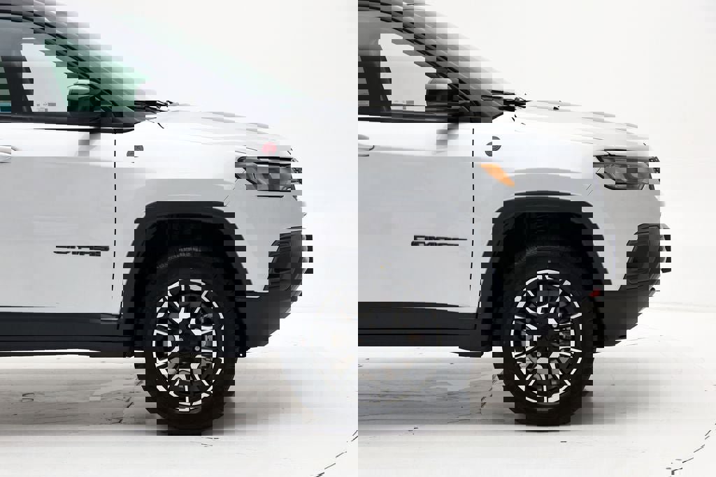 Used 2024 Jeep Compass Trailhawk image 3