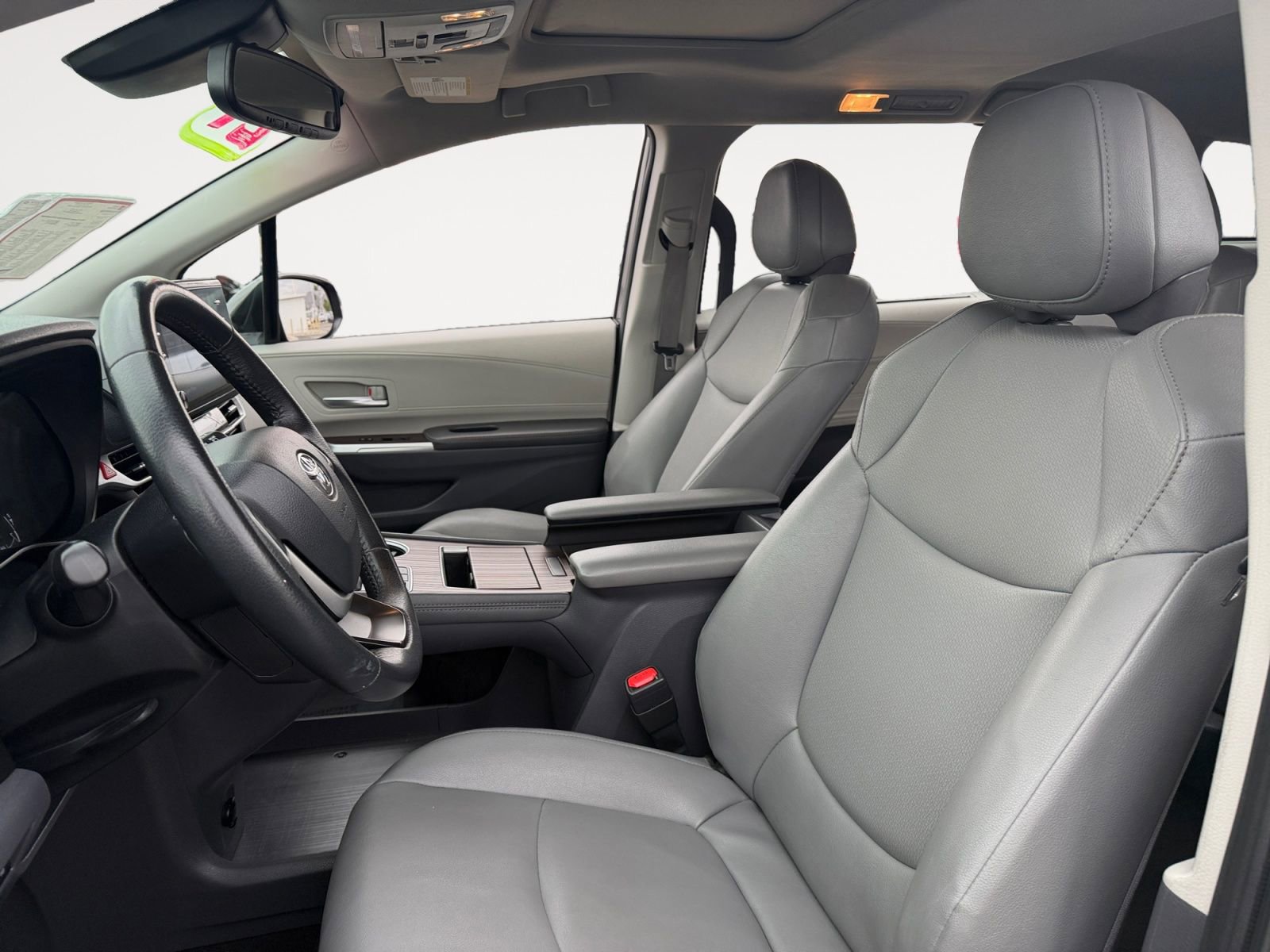 Certified 2024 Toyota Sienna XLE image 9