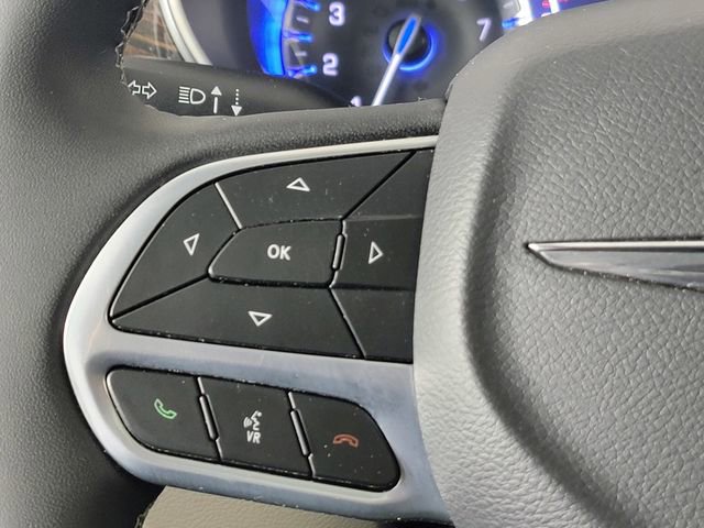 Used 2023 Chrysler Pacifica Limited AWD/4WD image 27