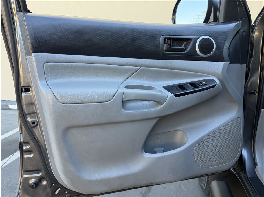 Used 2015 Toyota Tacoma PreRunner w/ TRD Sport Package RWD image 8