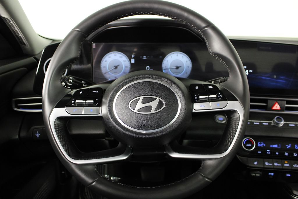 Certified 2025 Hyundai Elantra SEL image 25