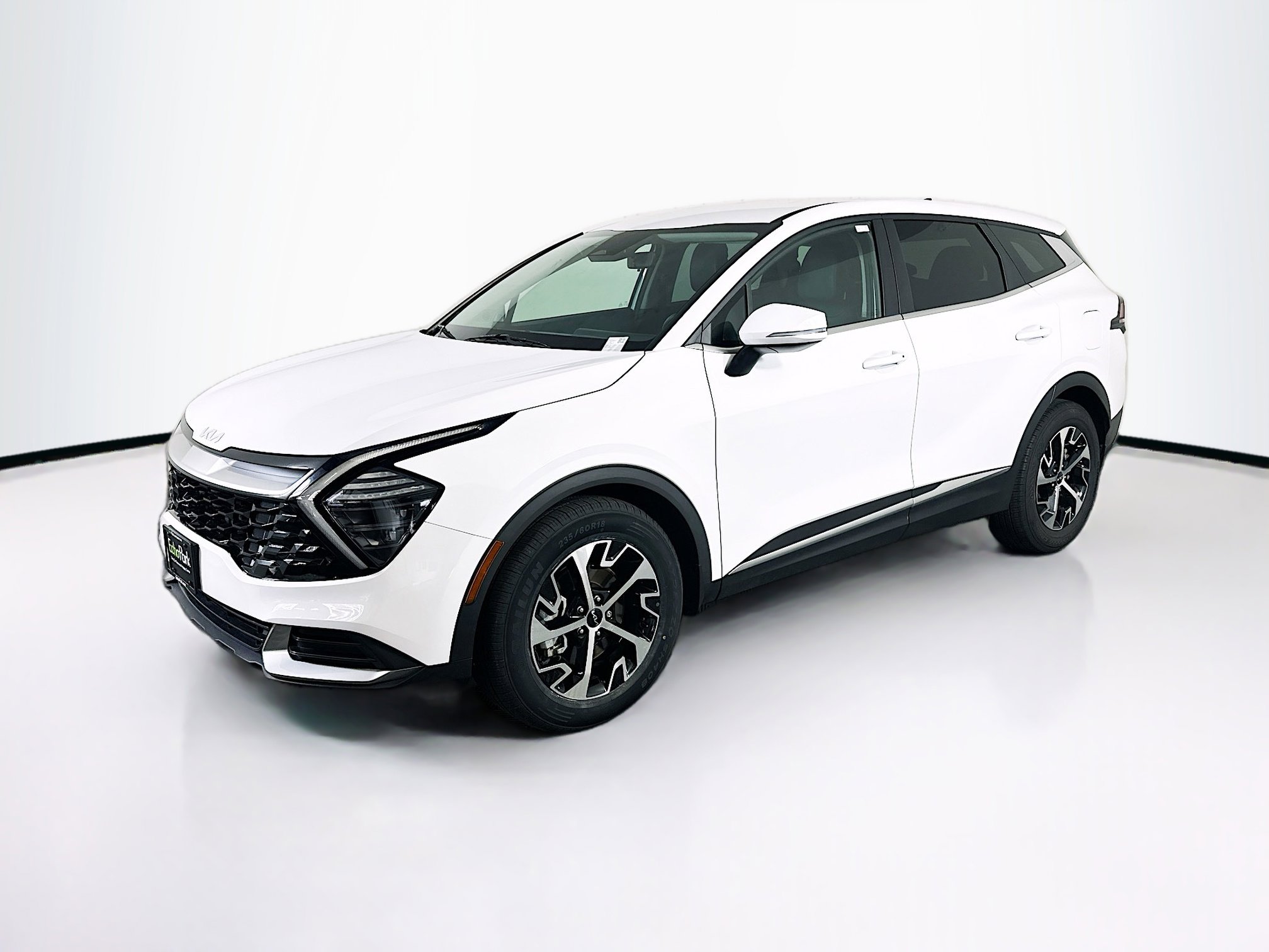 Used 2024 Kia Sportage EX image 3