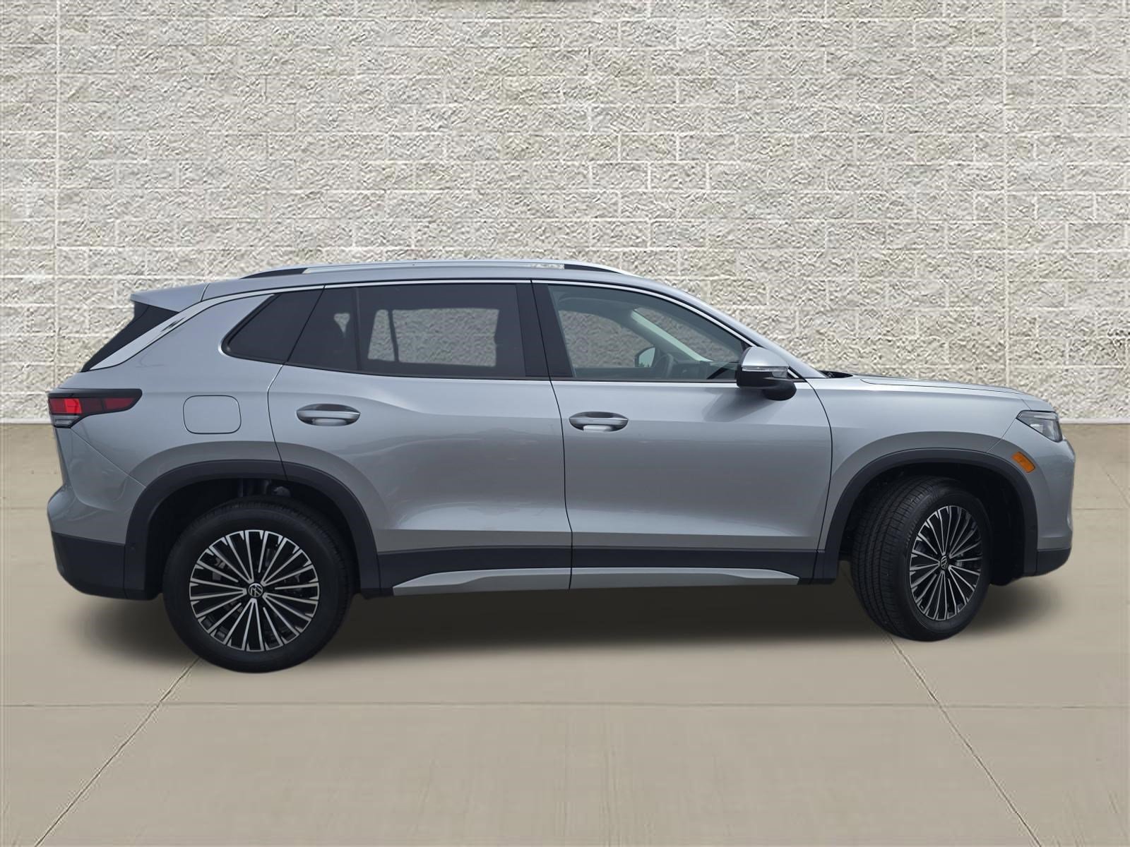 New 2026 Volkswagen Tiguan S AWD/4WD image 8