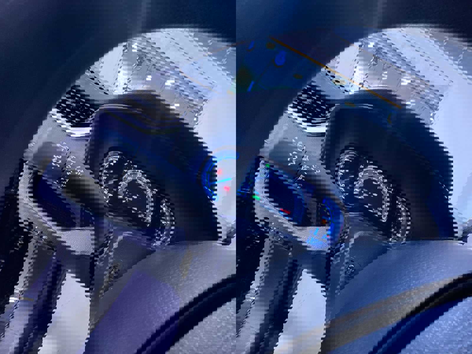 Used 2024 Toyota RAV4 LE AWD/4WD image 10