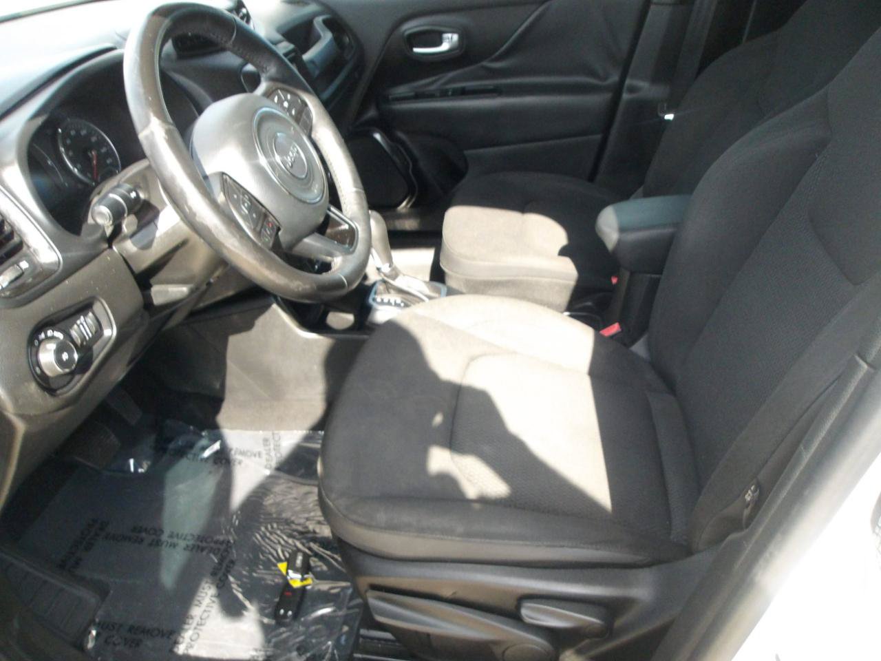 Used 2018 Jeep Renegade Altitude FWD image 19