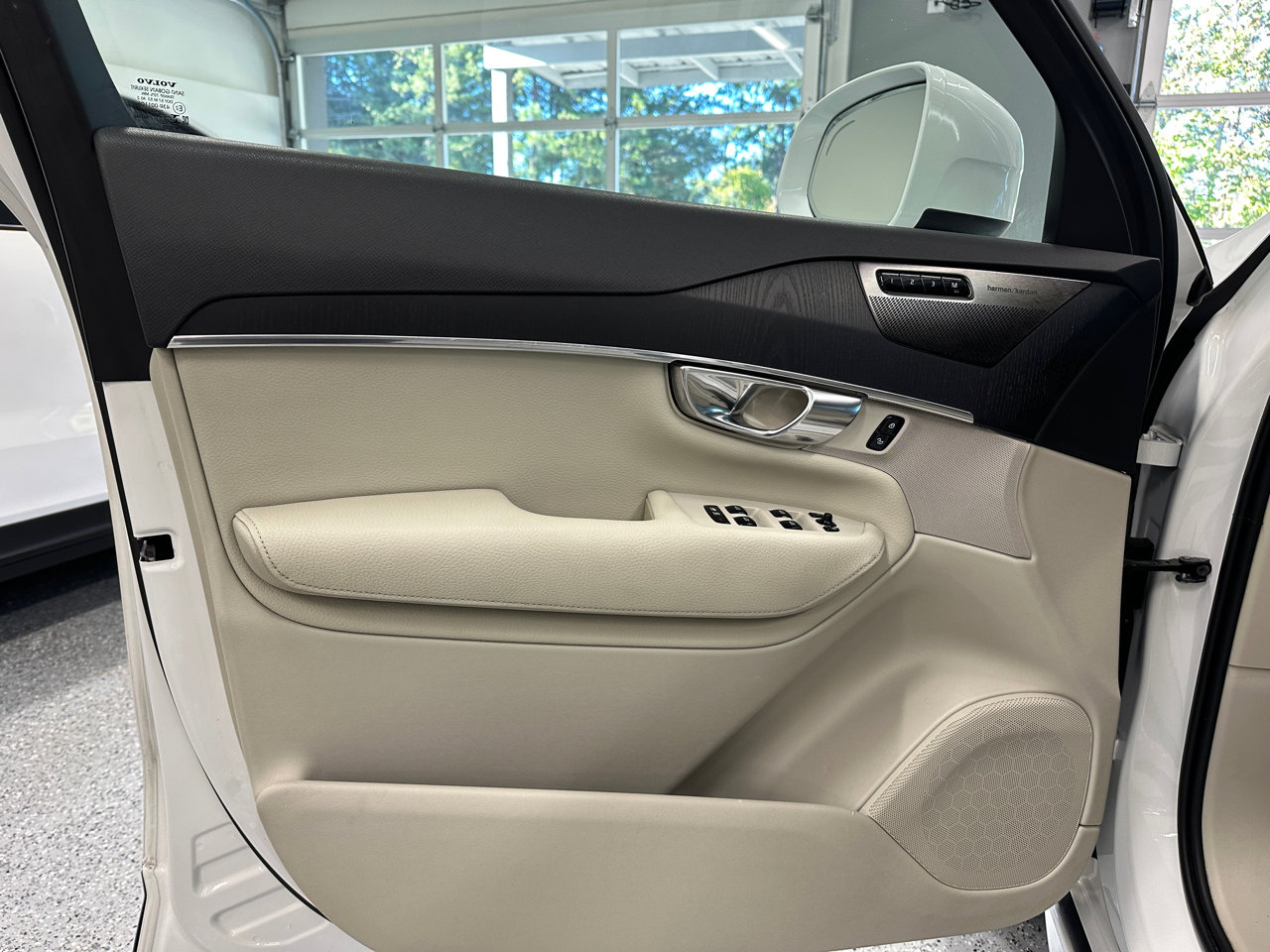 Used 2020 Volvo XC90 T5 Momentum image 15