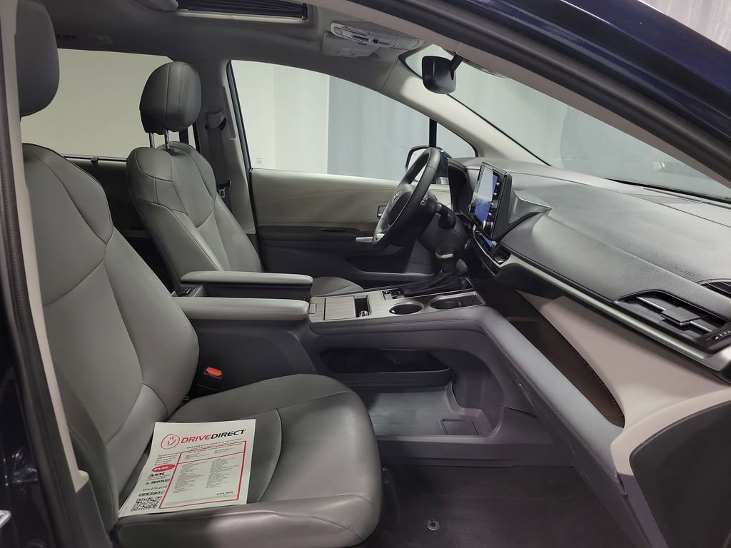 Used 2024 Toyota Sienna XLE AWD/4WD image 27