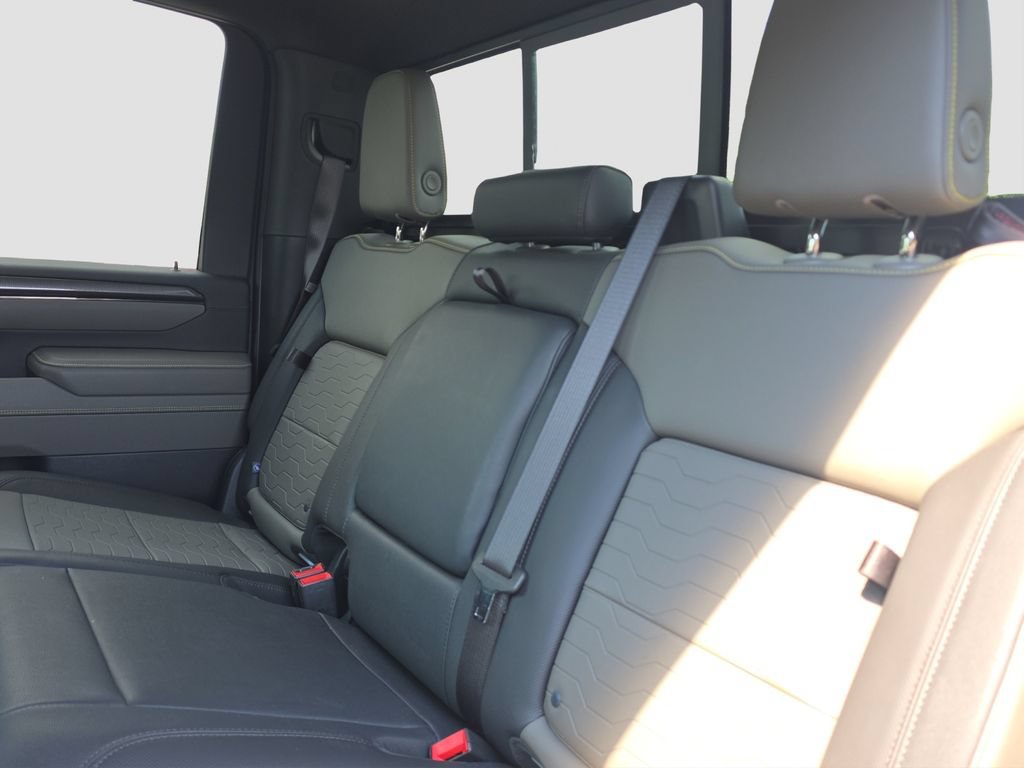Used 2025 Chevrolet Silverado 2500 ZR2 w/ Technology Package AWD/4WD image 12