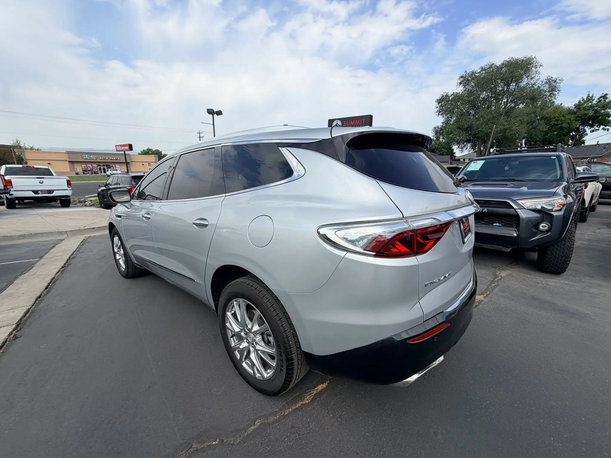 Used 2022 Buick Enclave Premium w/ Surround and Sites Package AWD/4WD image 6