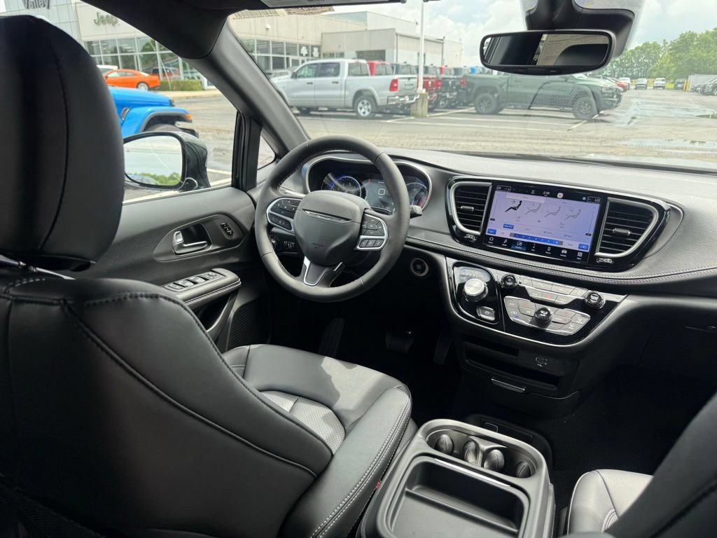New 2027 Chrysler Pacifica Select FWD image 45
