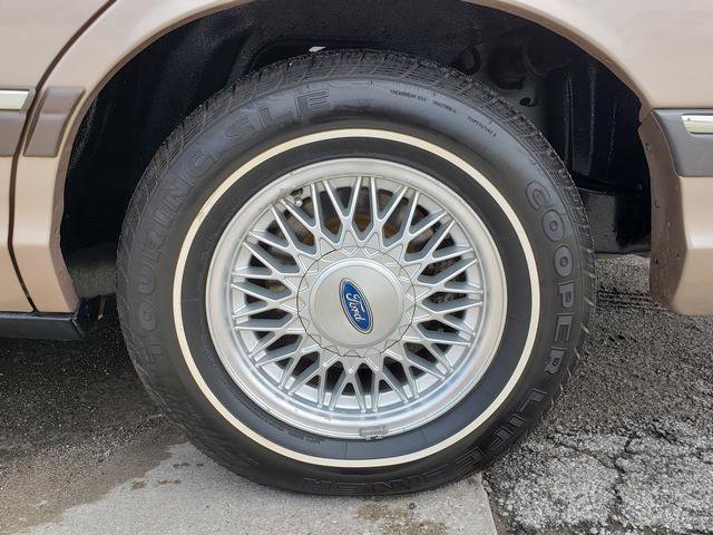 Used 1992 Ford Crown Victoria LX RWD image 27