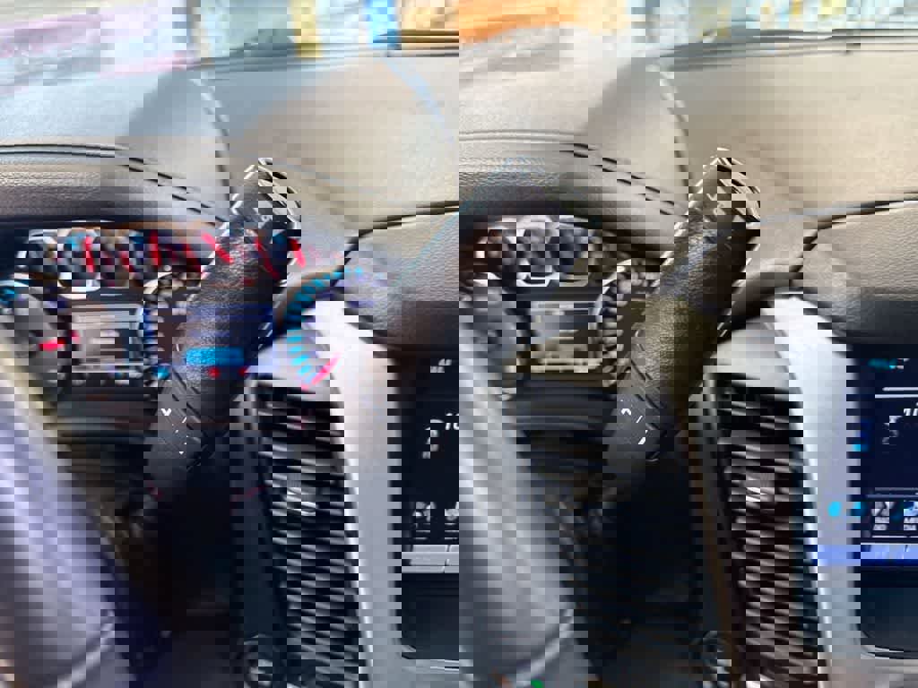 Used 2018 GMC Yukon SLT w/ Open Road Package image 32