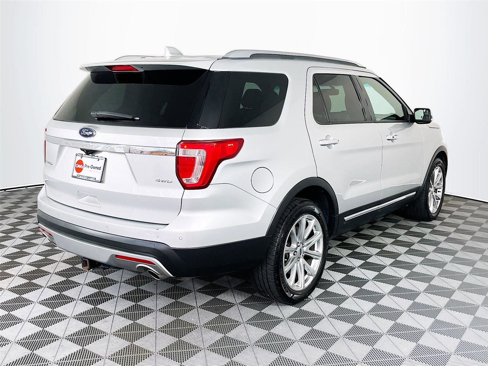 Used 2016 Ford Explorer Limited image 9