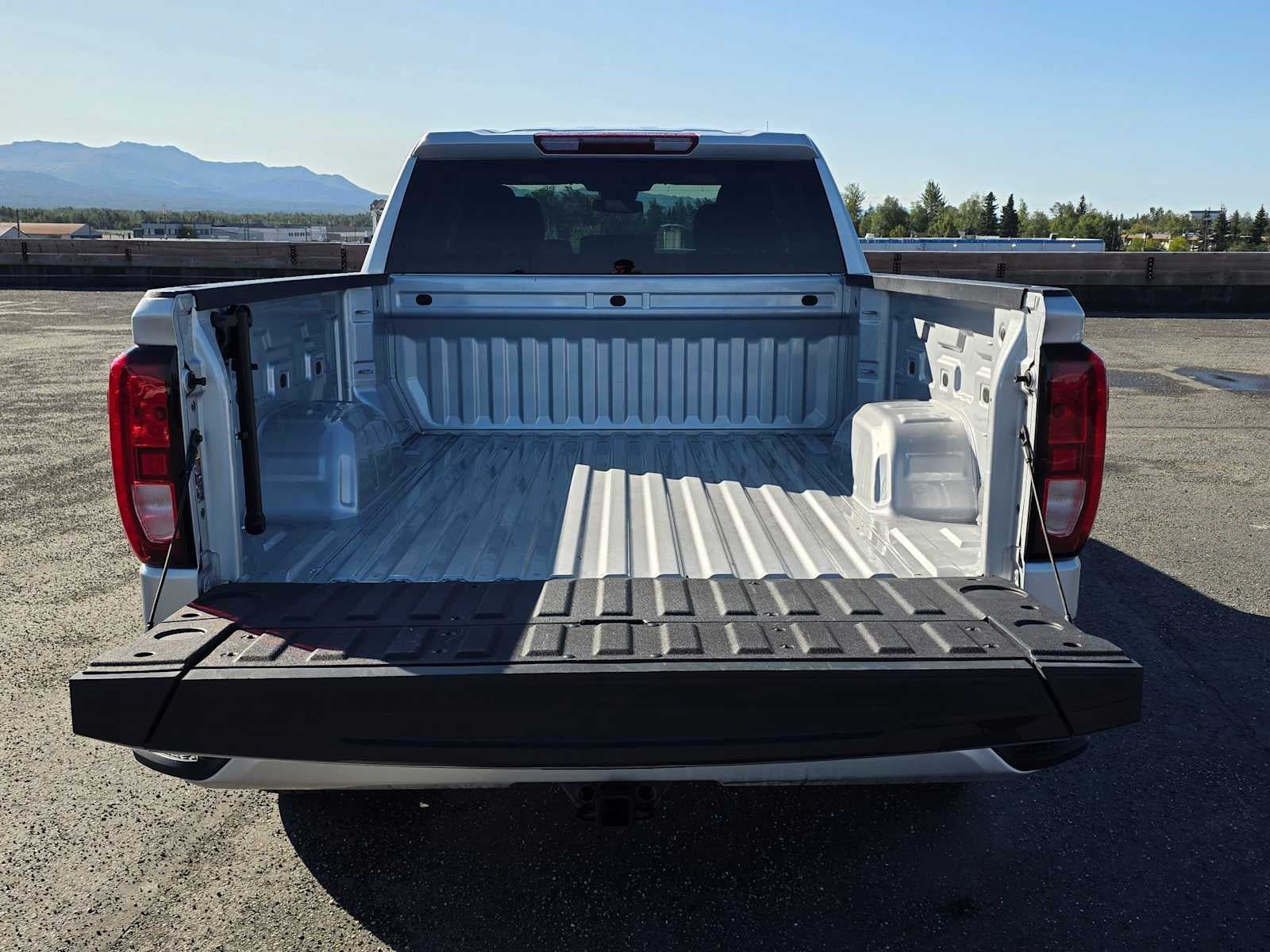Certified 2022 GMC Sierra 1500 Elevation w/ LPO, Elevation Black Package AWD/4WD image 13