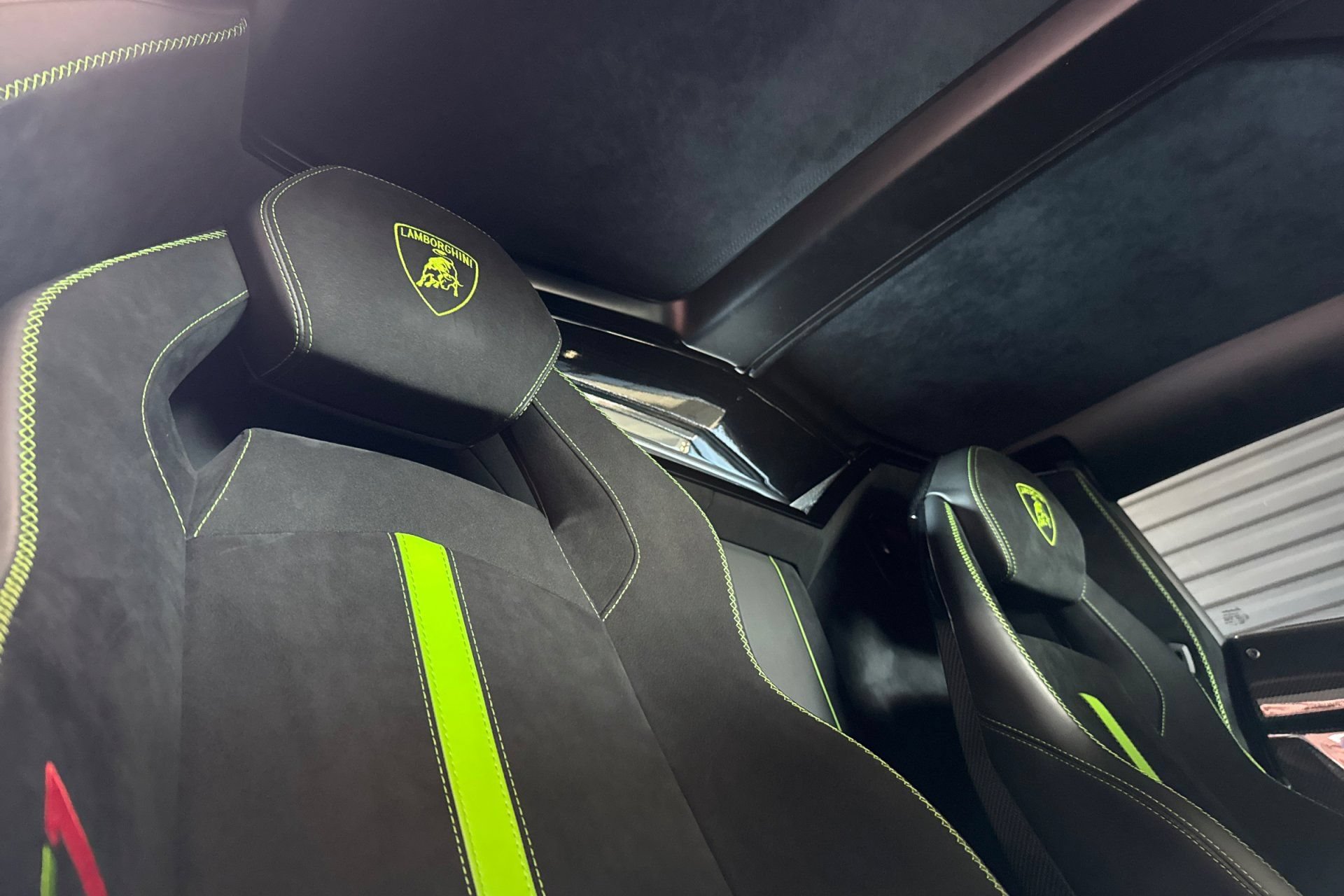 Used 2020 Lamborghini Aventador SVJ AWD/4WD image 17