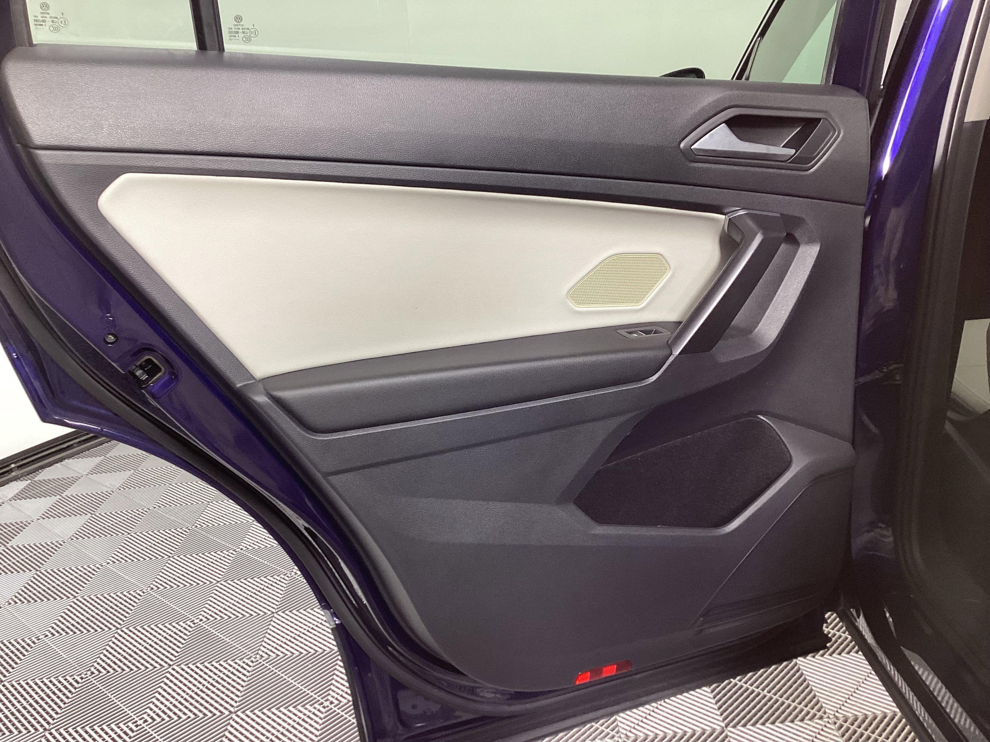 Used 2021 Volkswagen Tiguan SEL image 28