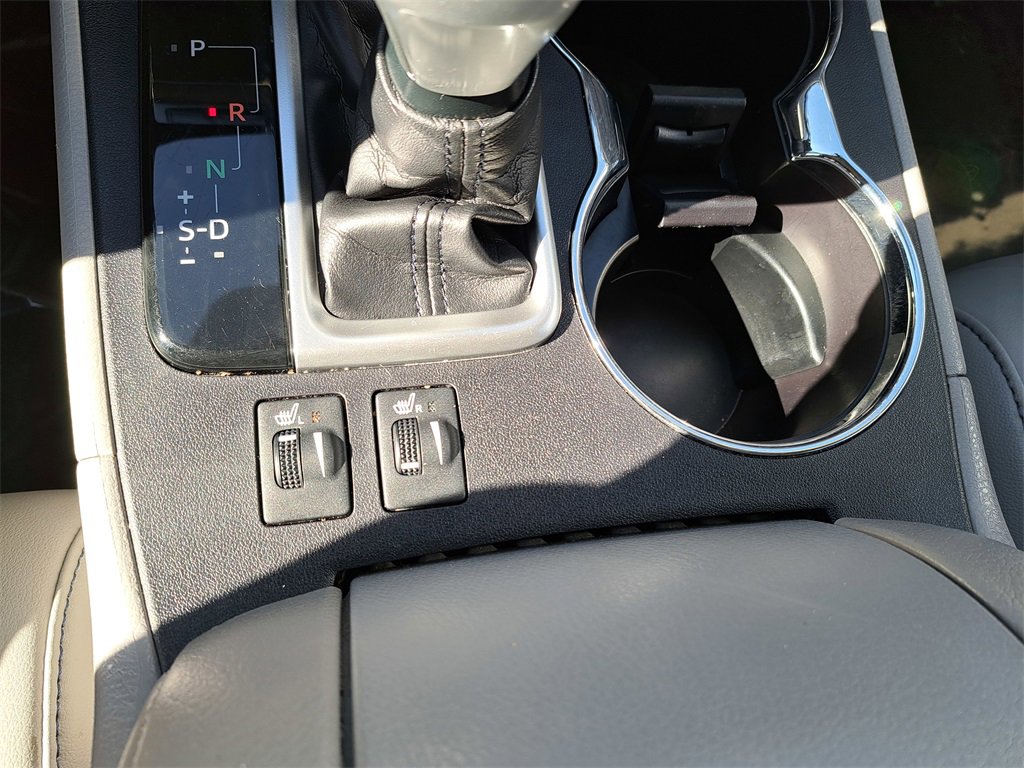 Used 2019 Toyota Highlander XLE image 16