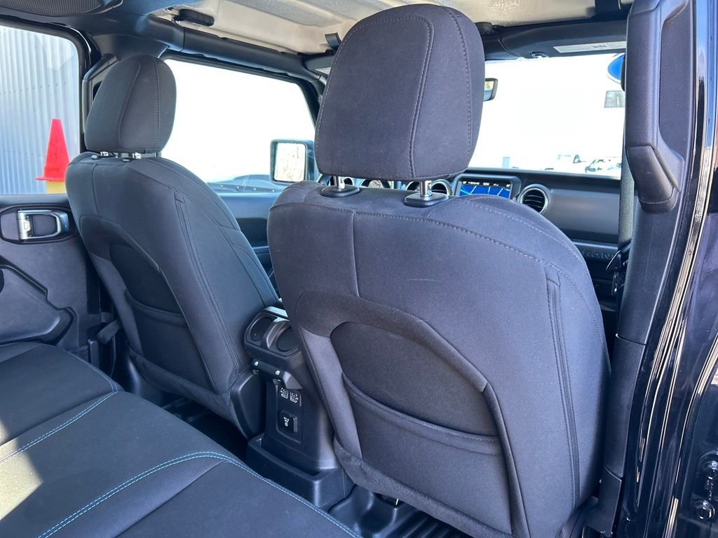 Used 2023 Jeep Wrangler Unlimited Rubicon 4xe w/ Cold Weather Group AWD/4WD image 33