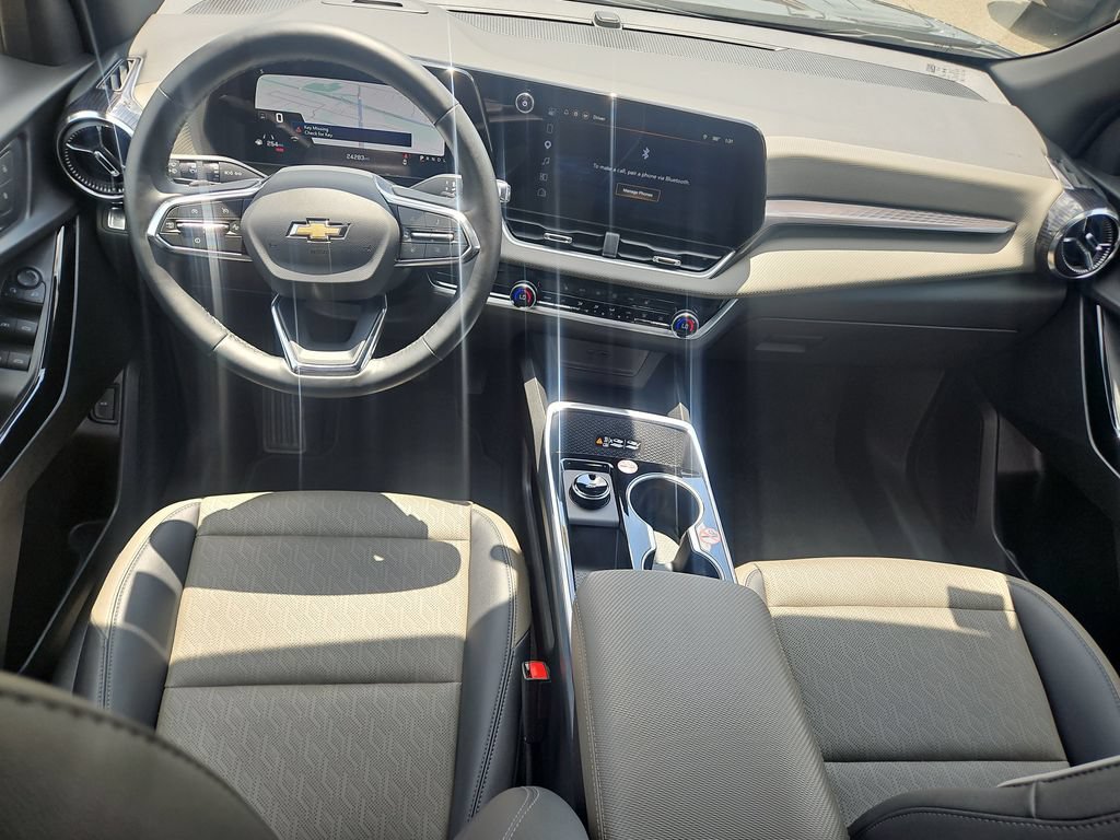 Used 2026 Chevrolet Equinox LT w/ Convenience Package II FWD image 9