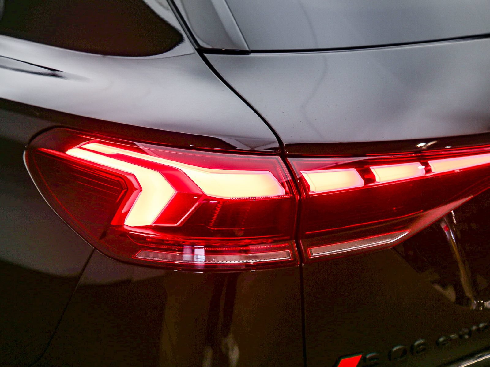 New 2027 Audi SQ6 e-tron Premium Plus AWD/4WD image 13