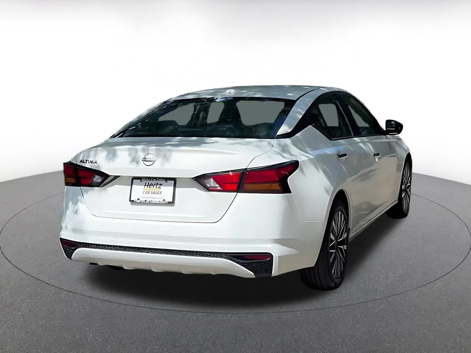 Used 2025 Nissan Altima 2.5 SV FWD image 11