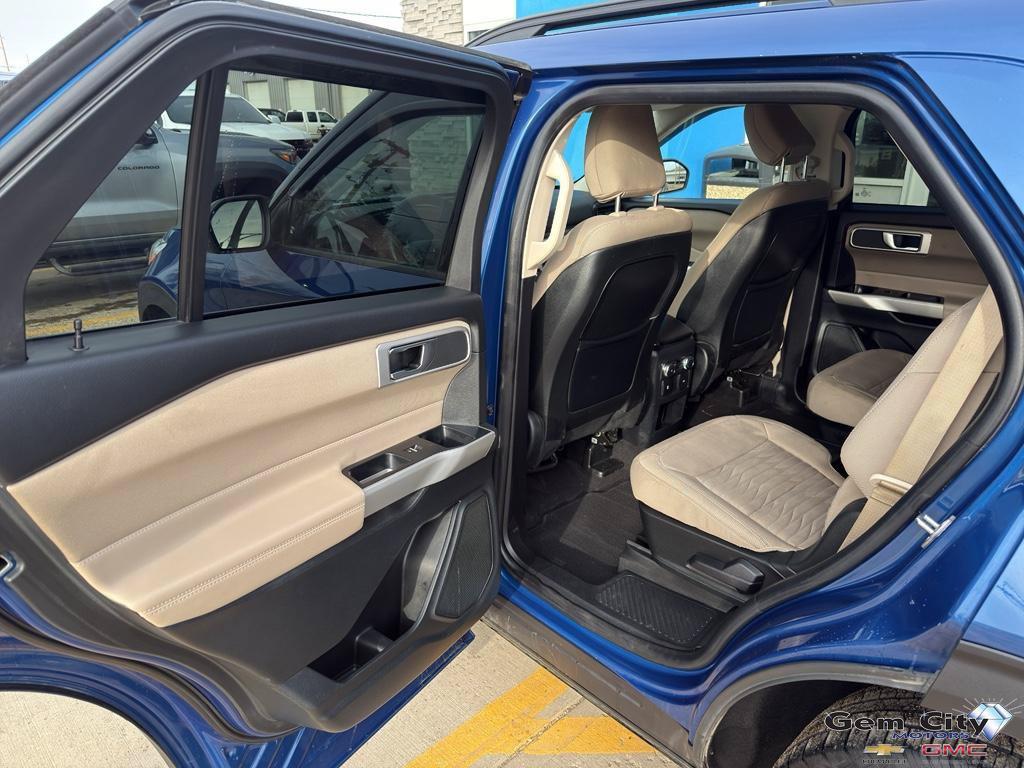 Used 2020 Ford Explorer XLT w/ Comfort Package image 12