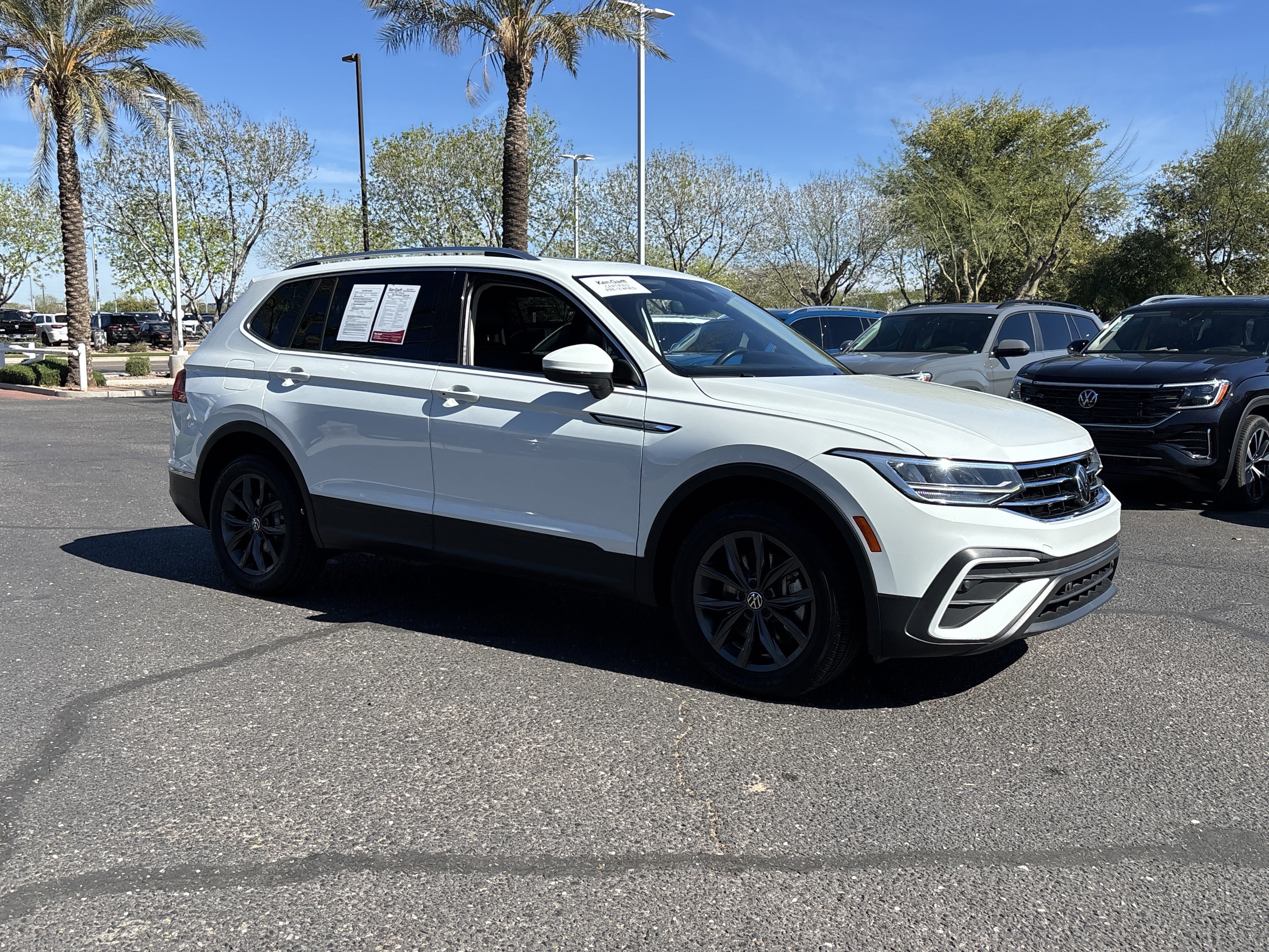 Used 2022 Volkswagen Tiguan SE w/ Panoramic Sunroof Package image 6