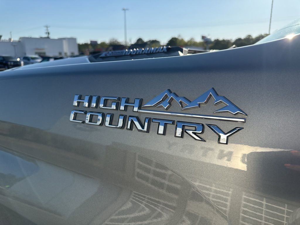 Used 2024 Chevrolet Silverado 2500 High Country w/ High Country Premium Package AWD/4WD image 6