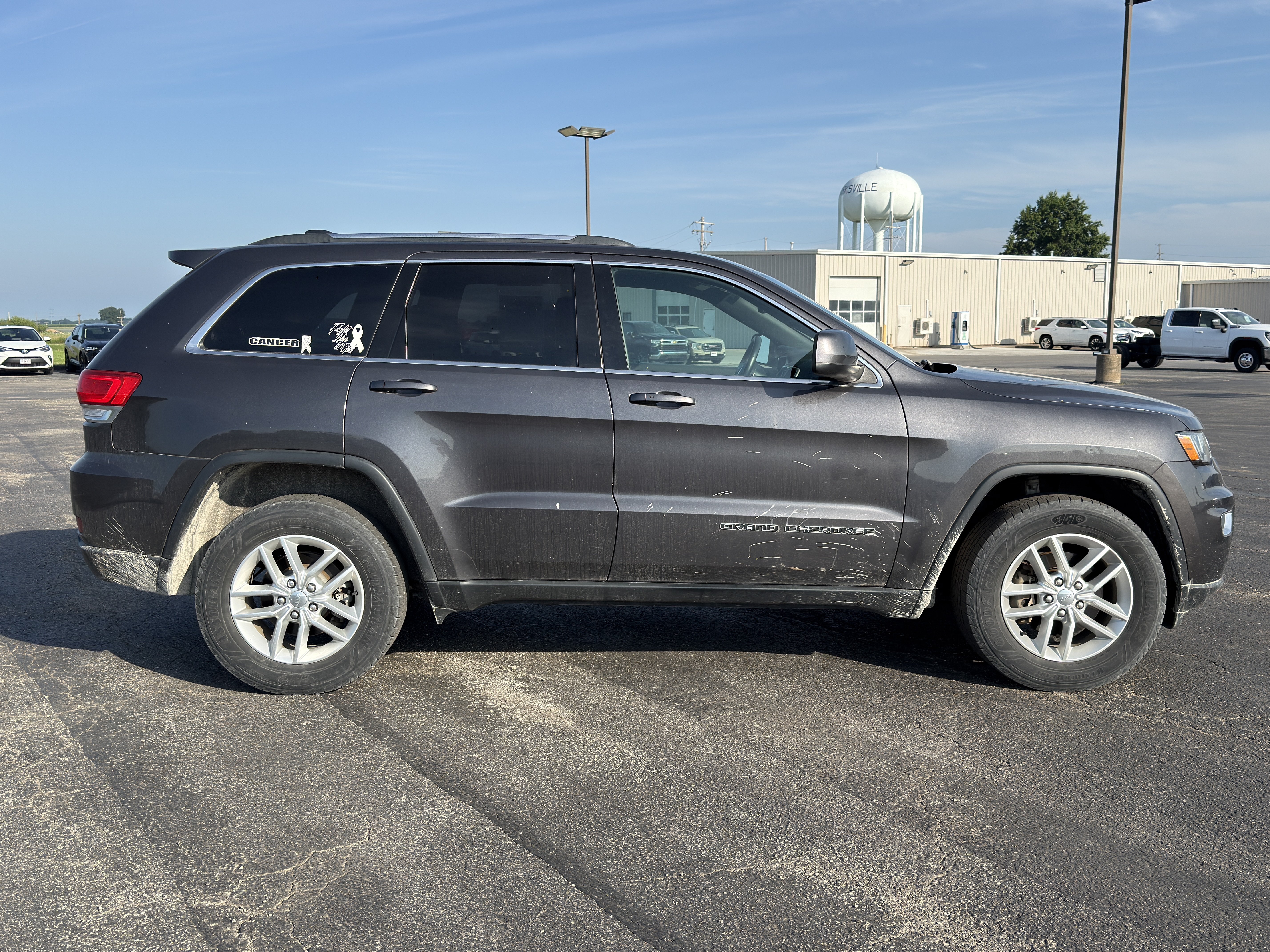 Used 2017 Jeep Grand Cherokee Laredo w/ Quick Order Package 23E AWD/4WD image 2