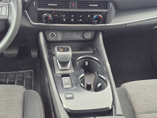 Used 2022 Nissan Rogue S FWD image 17
