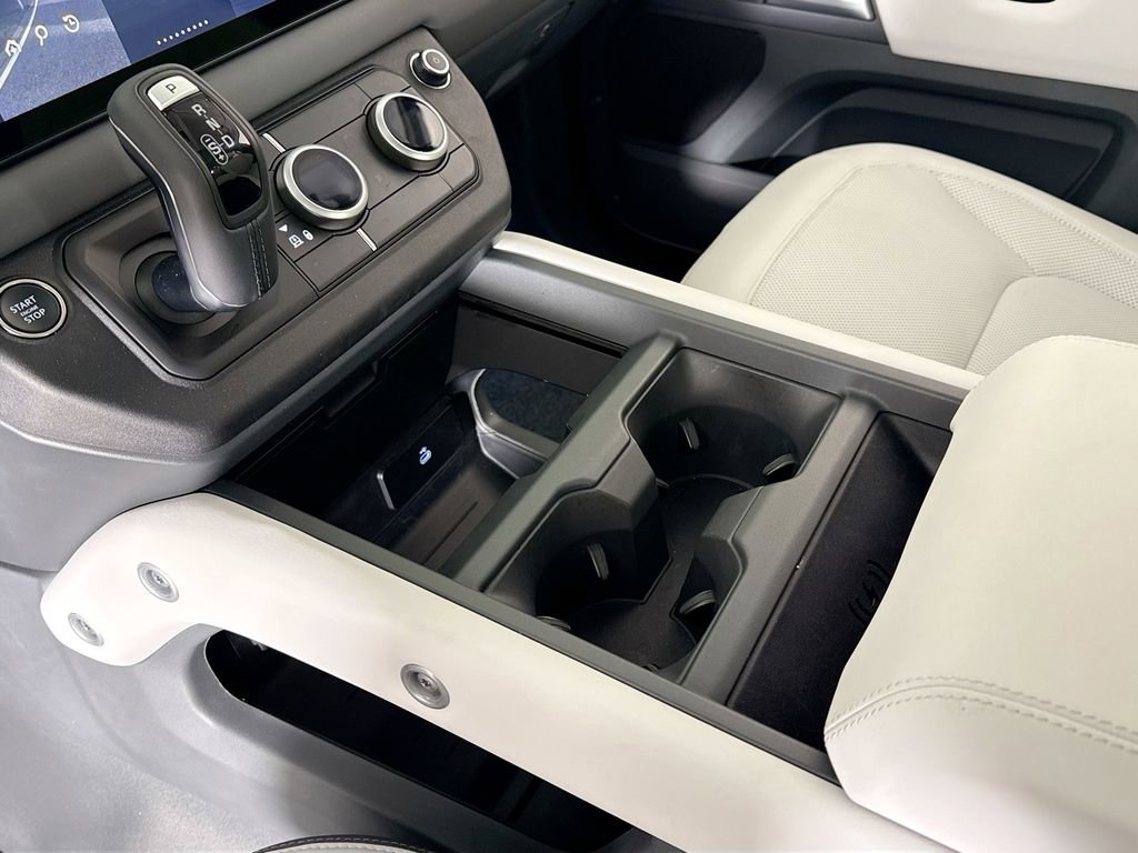 Used 2025 Land Rover Defender 110 X-Dynamic SE image 21