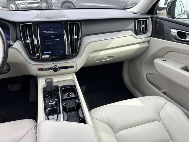 Used 2023 Volvo XC60 B5 Plus AWD/4WD image 12