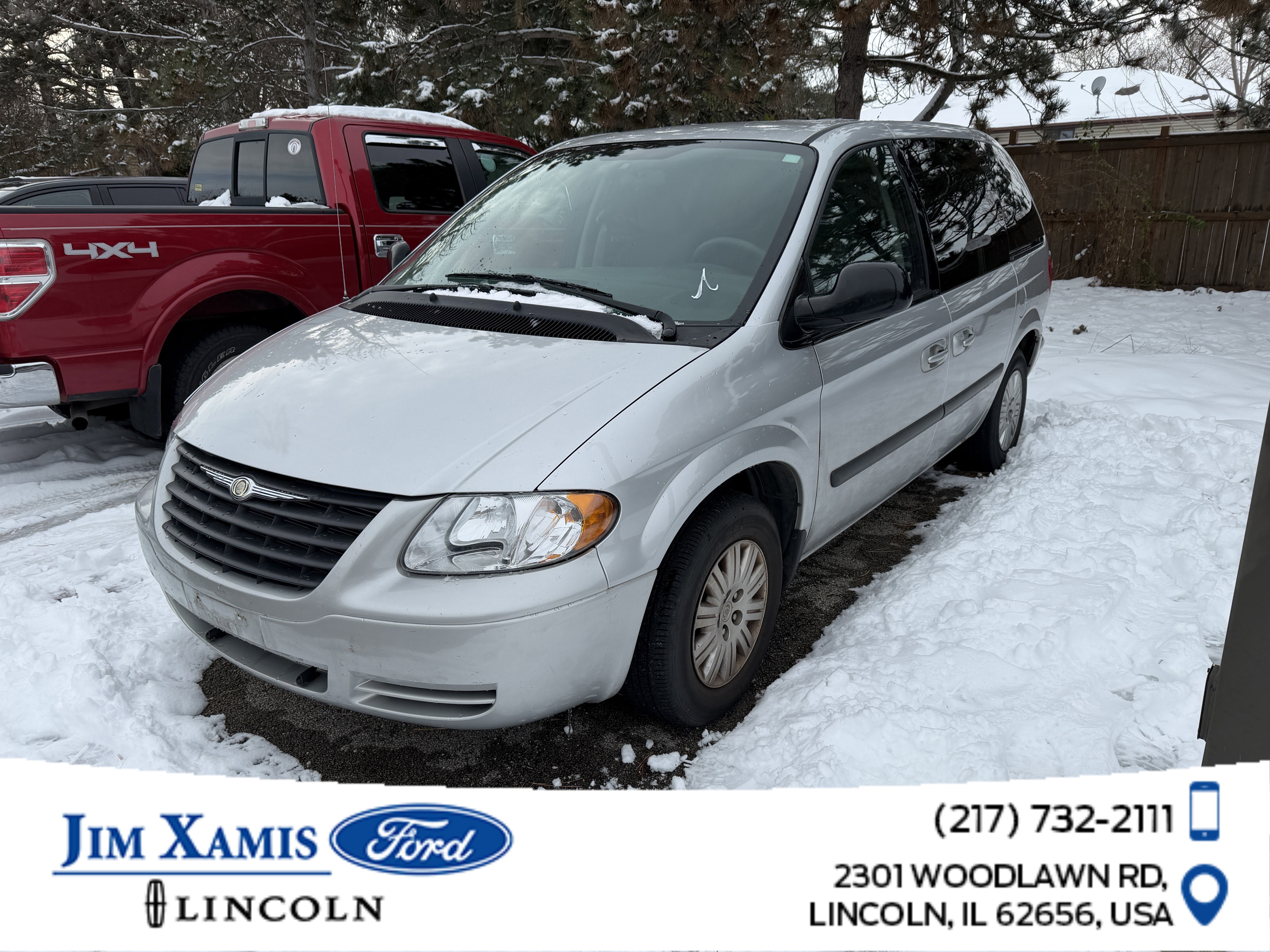 Used 2005 Chrysler Town & Country image 1