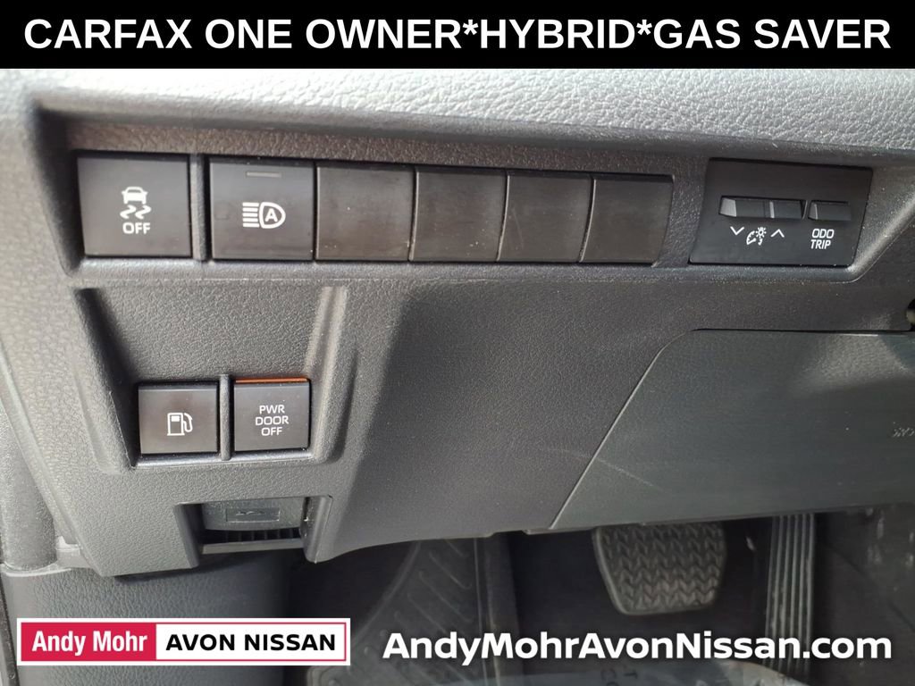 Used 2025 Toyota Sienna XLE FWD image 18