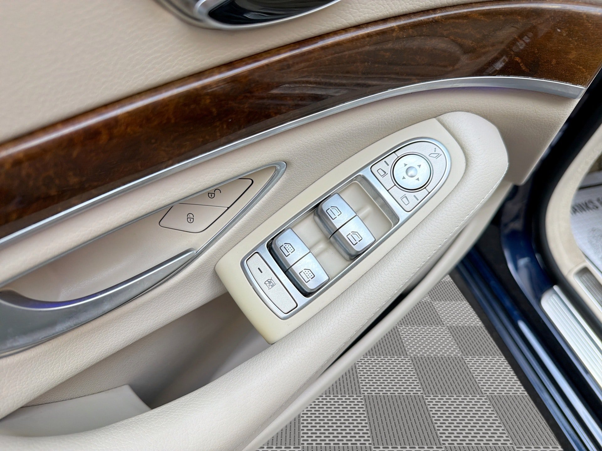 Used 2015 Mercedes-Benz S 550 Sedan image 15