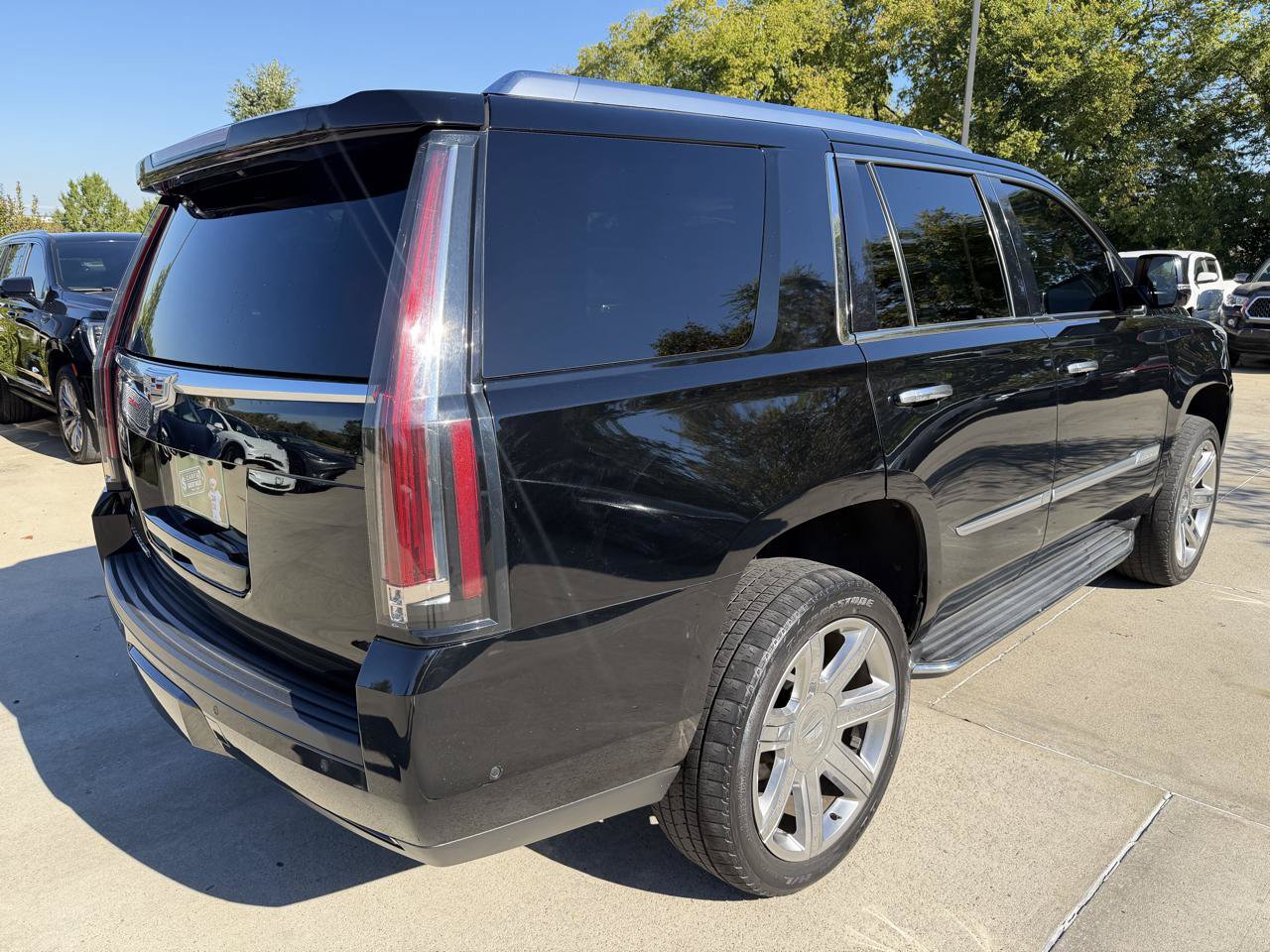 Used 2020 Cadillac Escalade Luxury AWD/4WD image 5