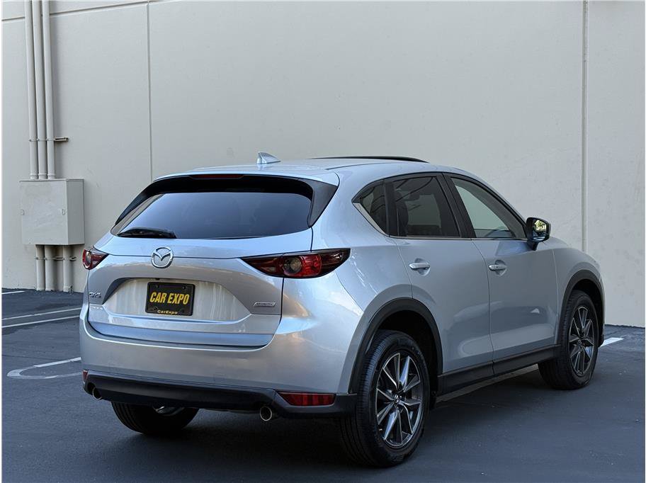Used 2018 MAZDA CX-5 Touring w/ Preferred Equipment Package FWD image 4