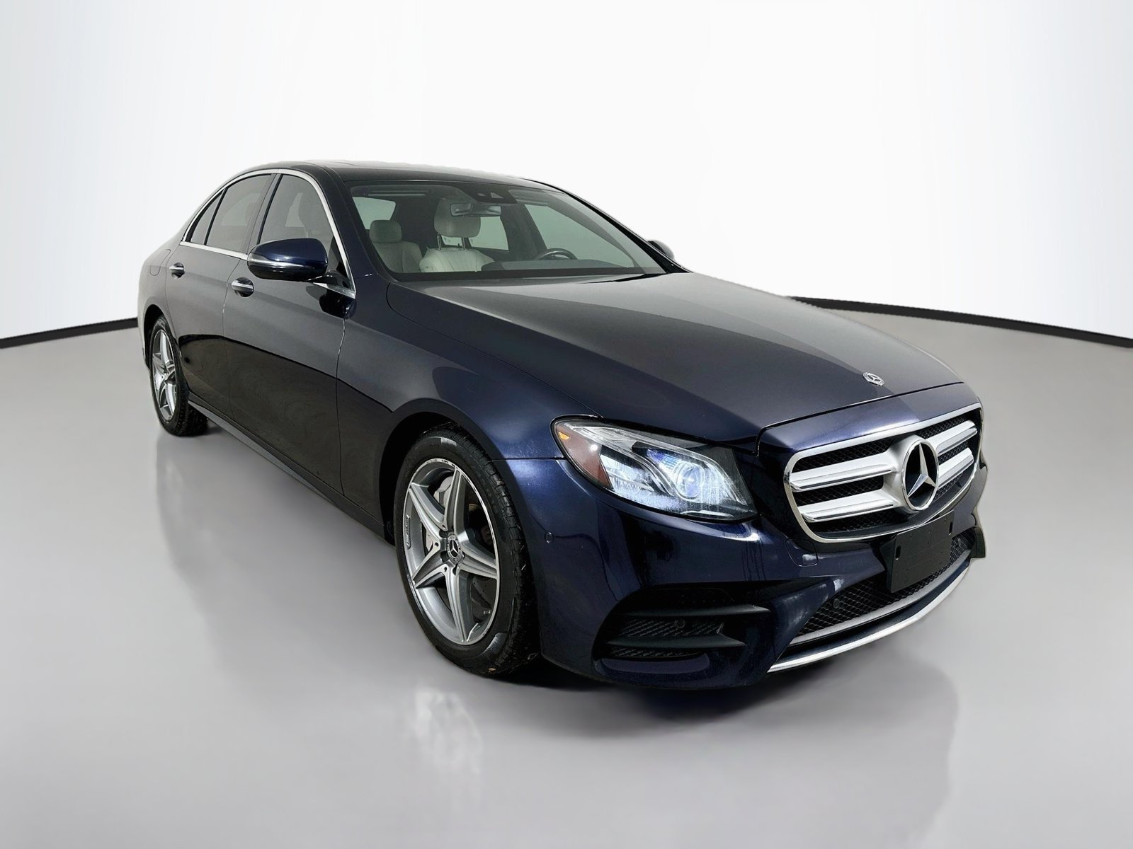 Used 2018 Mercedes-Benz E 300 4MATIC image 3