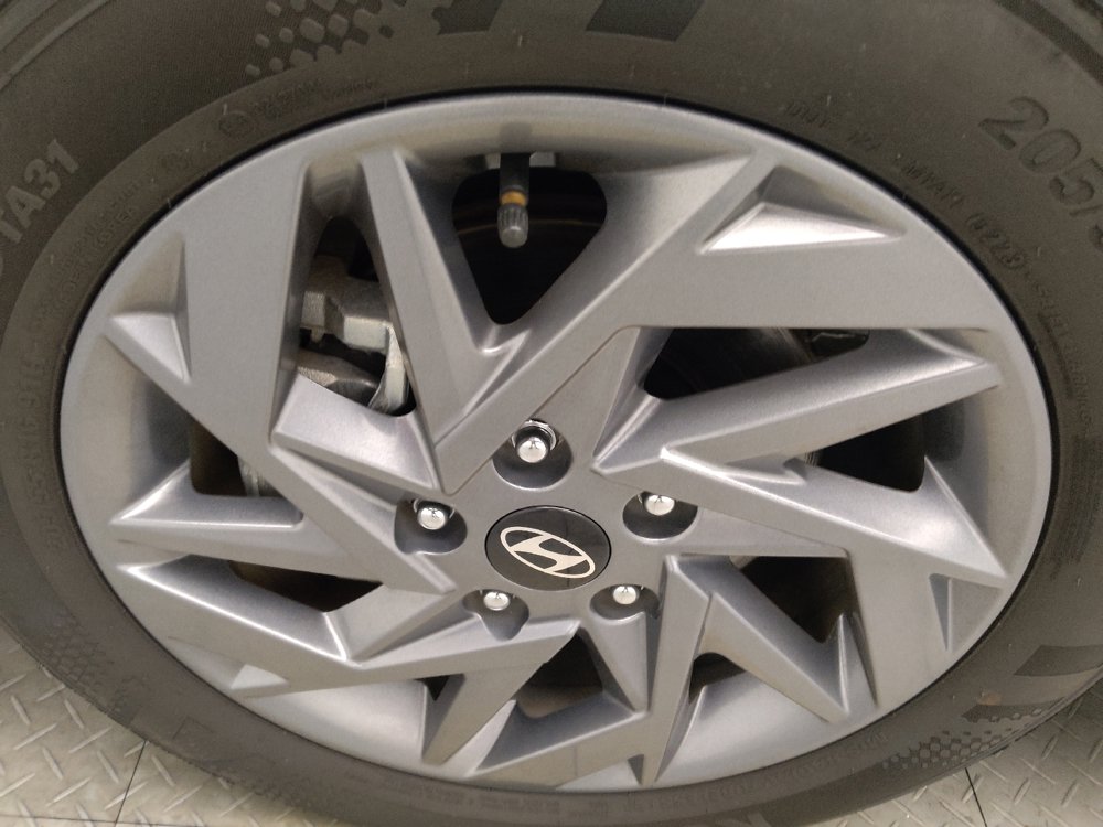 Used 2024 Hyundai Elantra Blue FWD image 31