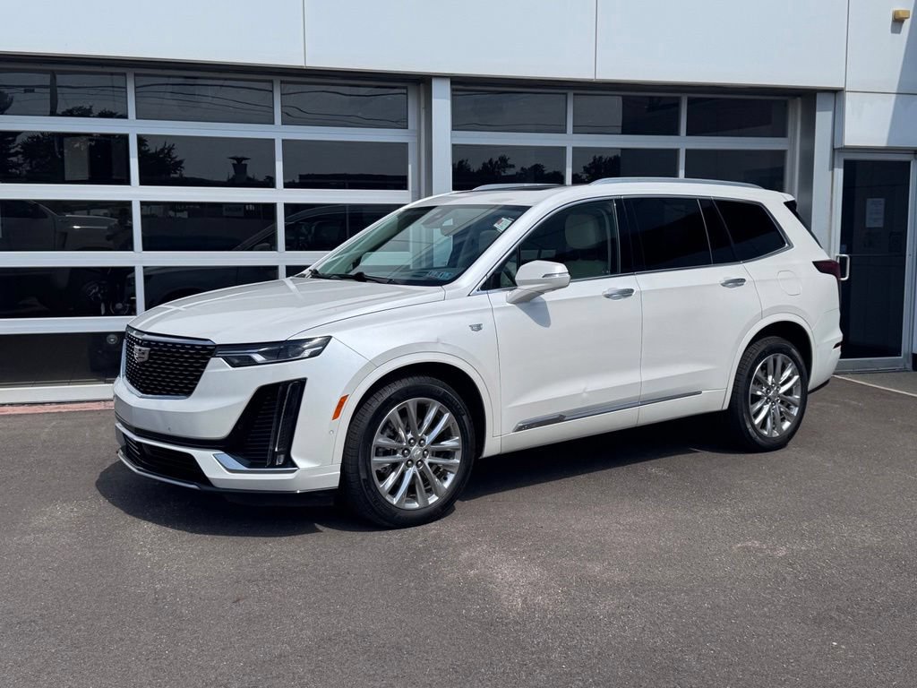 Used 2022 Cadillac XT6 Premium Luxury w/ Technology Package AWD/4WD image 2