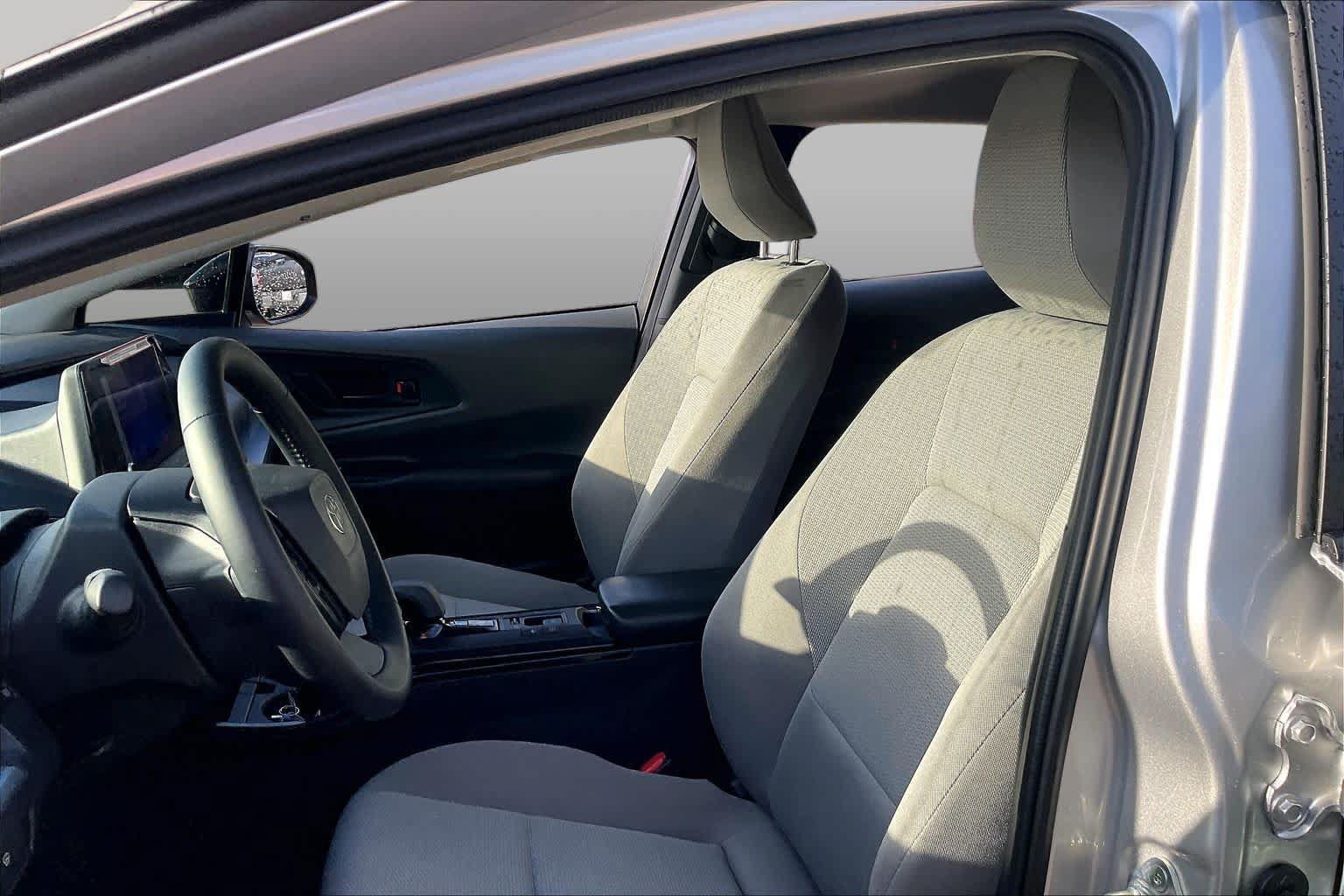 Used 2026 Toyota Prius LE FWD image 7