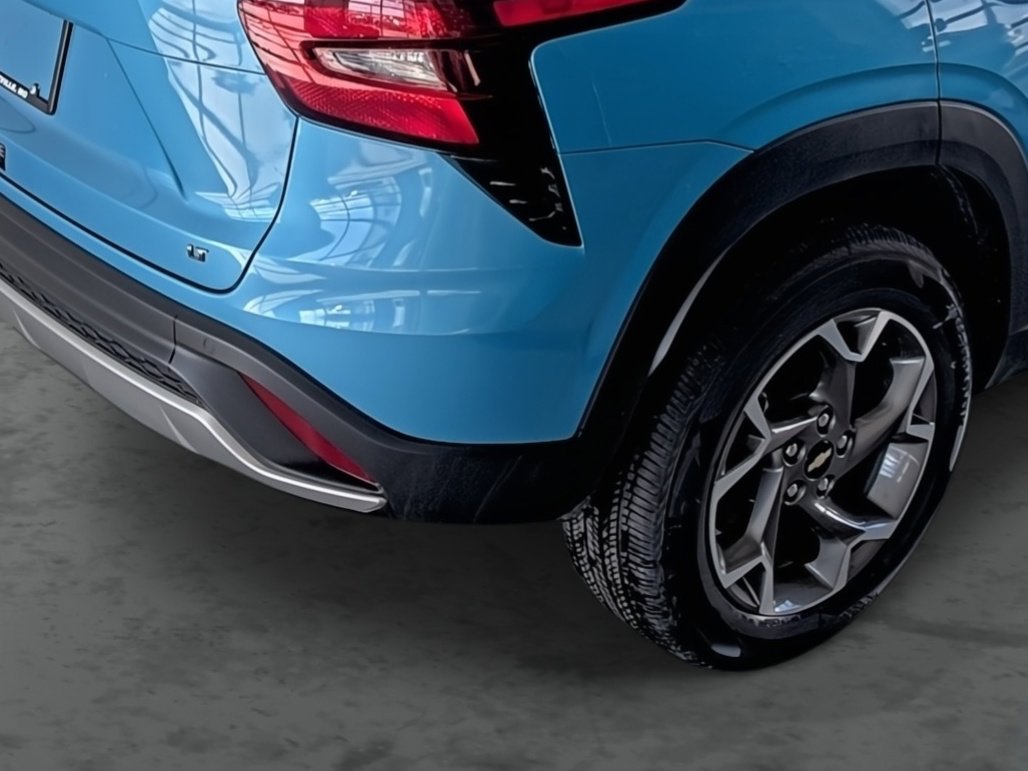 Used 2025 Chevrolet Trax LT w/ Driver Confidence Package image 13