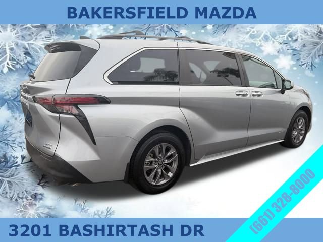 Used 2021 Toyota Sienna XLE image 5