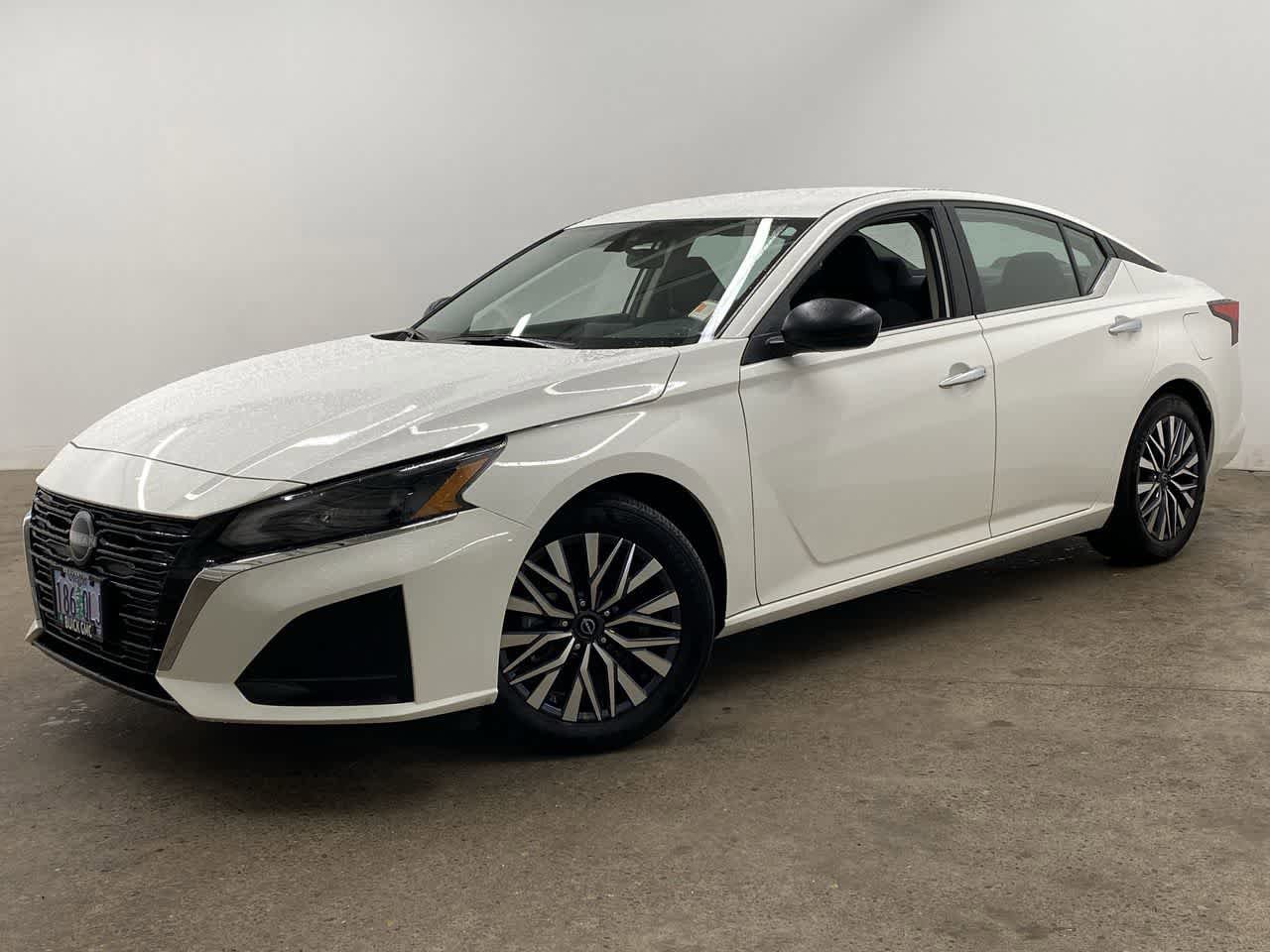 Used 2025 Nissan Altima 2.5 SV FWD image 1