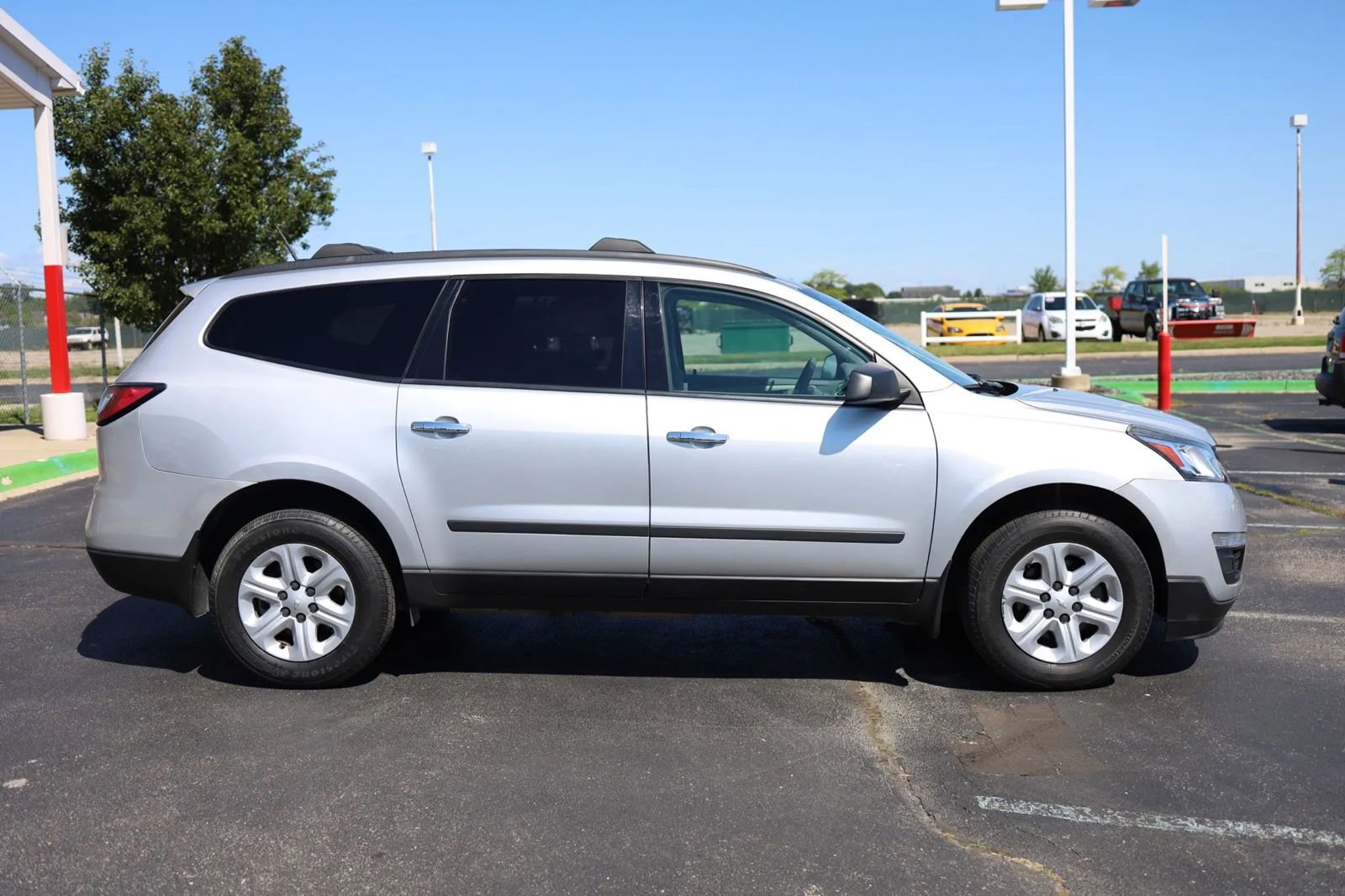 Used 2017 Chevrolet Traverse LS FWD image 4